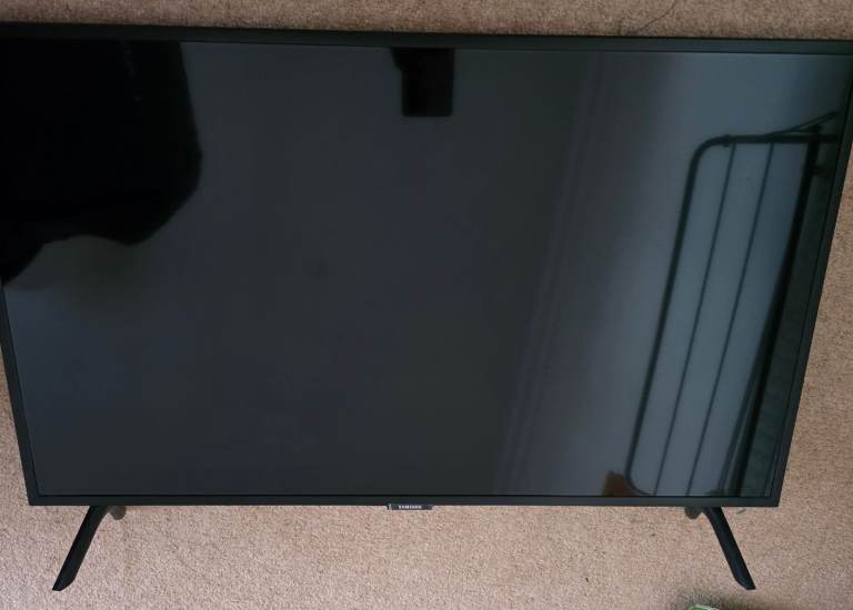 REDUCED PRICE 32 inch smart tv