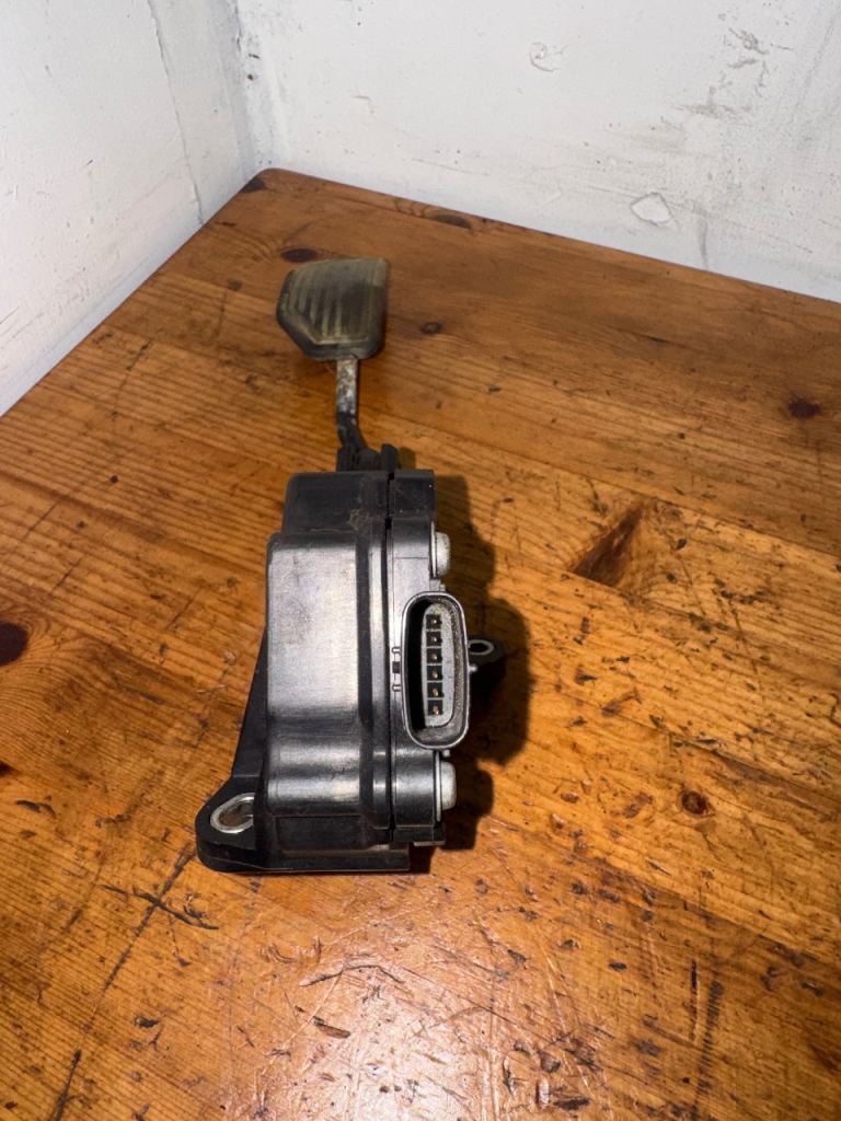 TOYOTA RAV4 MK3 06-12 Accelerator Pedal 
