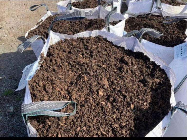 Compost and mulch worm castings 