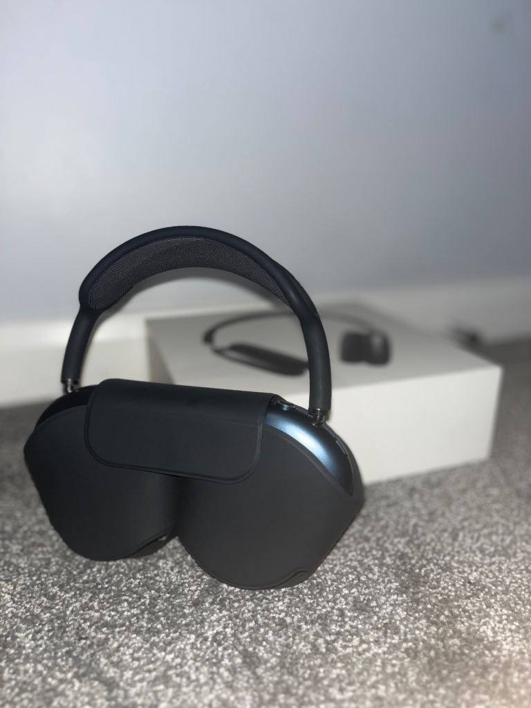 Apple AirPod maxs 