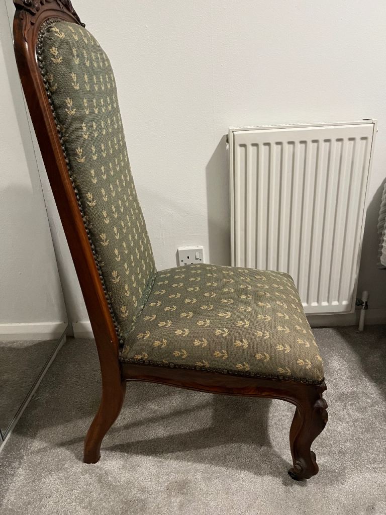 Prayer antique chair on wheels 