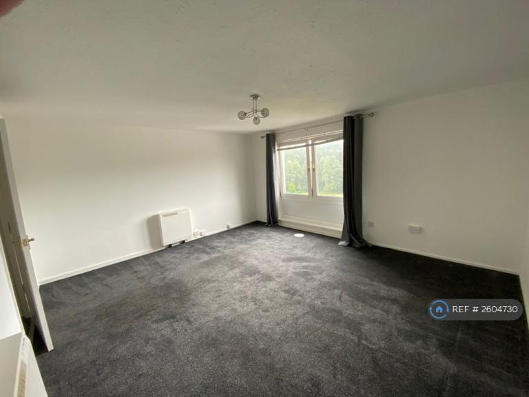 3 bedroom flat in The Auld Road, Cumbernauld, Glasgow, G67 (3 bed) (#2604730)