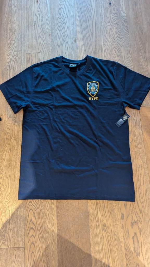 👕 HUGE MEN’S CLOTHING BUNDLE – 6 Jumpers, 12 T-Shirts, 2 Shorts & 2 Shirts