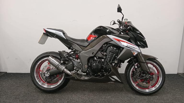 KAWASAKI Z1000 SPECIAL EDITION ** CARBON - CRASH PROTECTORS - 12 MONTH MOT **