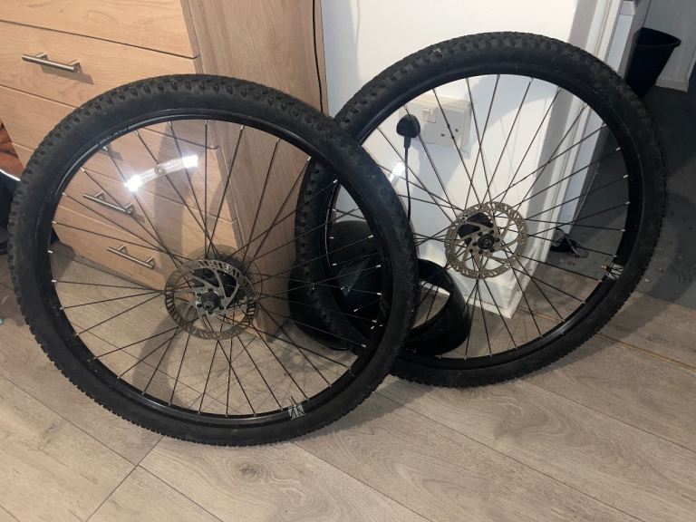 image for 2 29” mountain bike wheels with disc brakes 