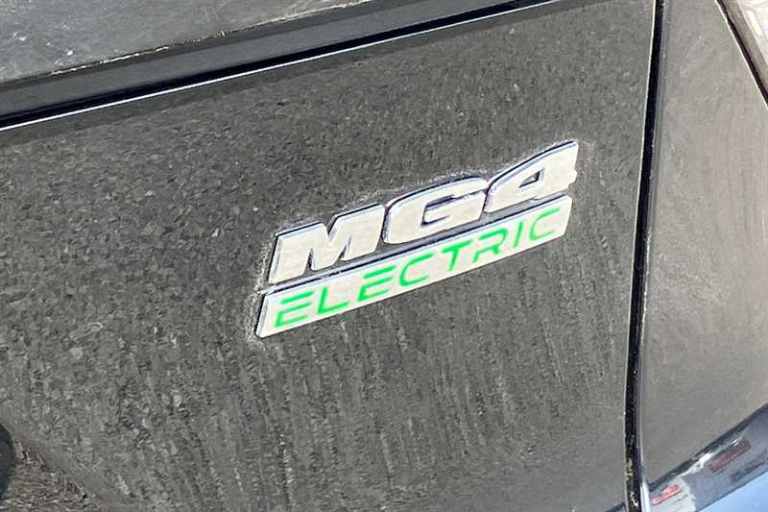 2025 MG MG4 49kWh SE Hatchback 5dr Electric Auto (170 ps) Hatchback Electric Automatic