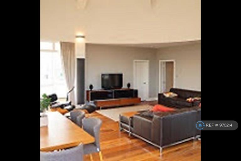 3 bedroom flat in Poplar House, London, SE16 (3 bed) (#970214)