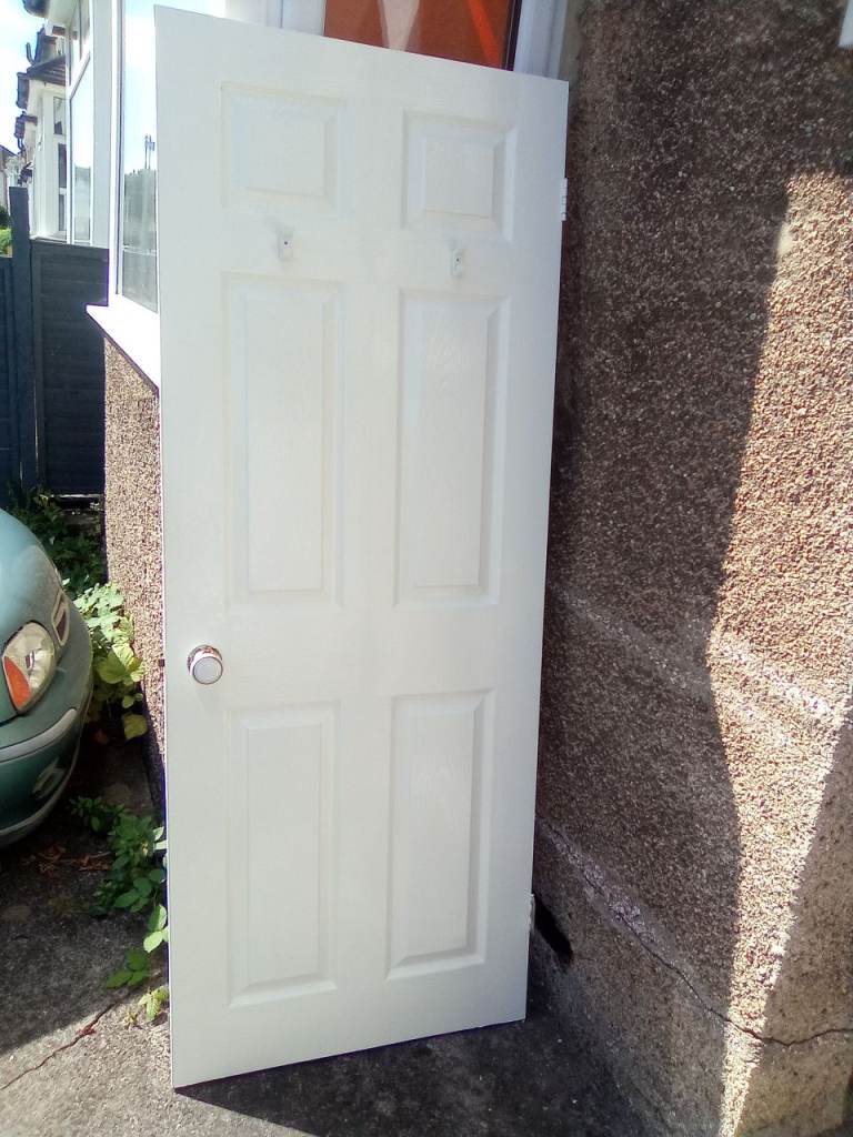White Internal Door with Handle – Good Condition