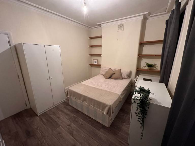 Double Room –  W10 4NL £825/month