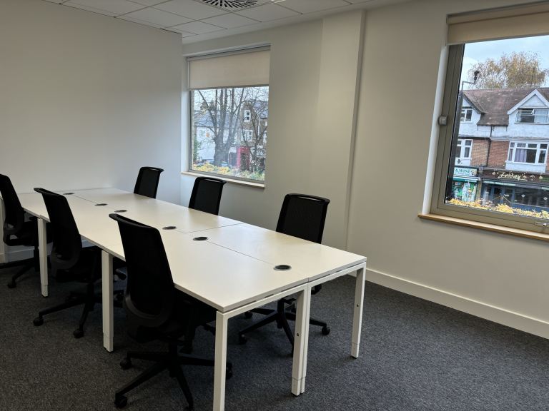 Walton-on-Thames - KT121RZ \ Office for Rent with 4 Workstations