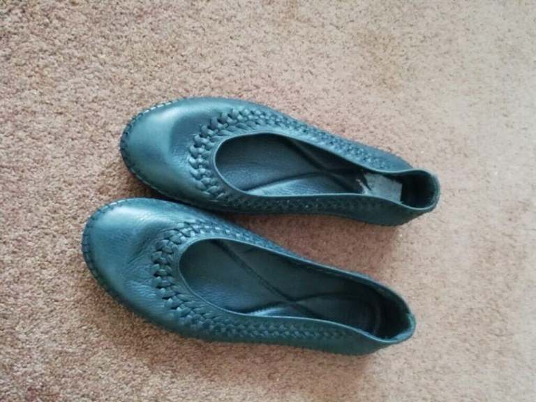 Ladies K shoes Happy Chappy size 5
