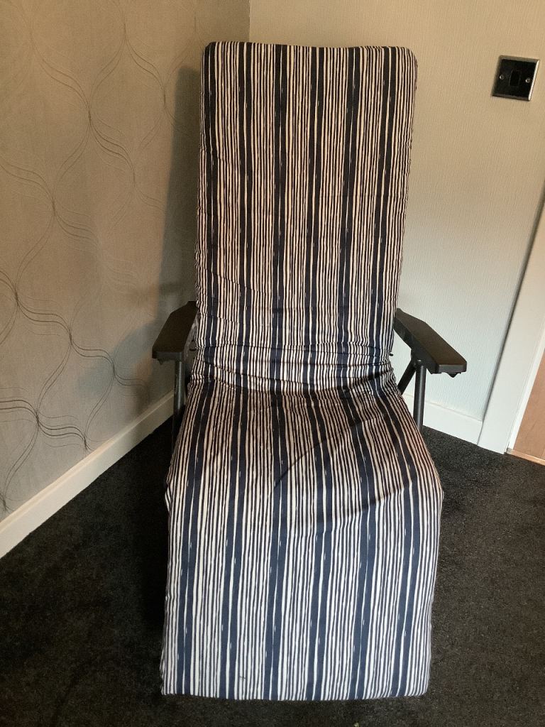Comfortable Outdoor Recliner Chair with Coastal Stripe Pattern