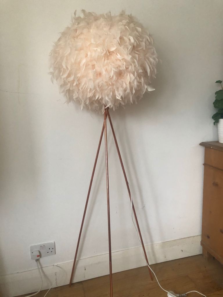 Stylish Feather Floor Lamp with Tripod Base – Good Condition