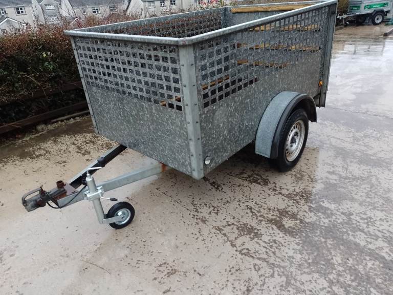 Car trailer bronnis