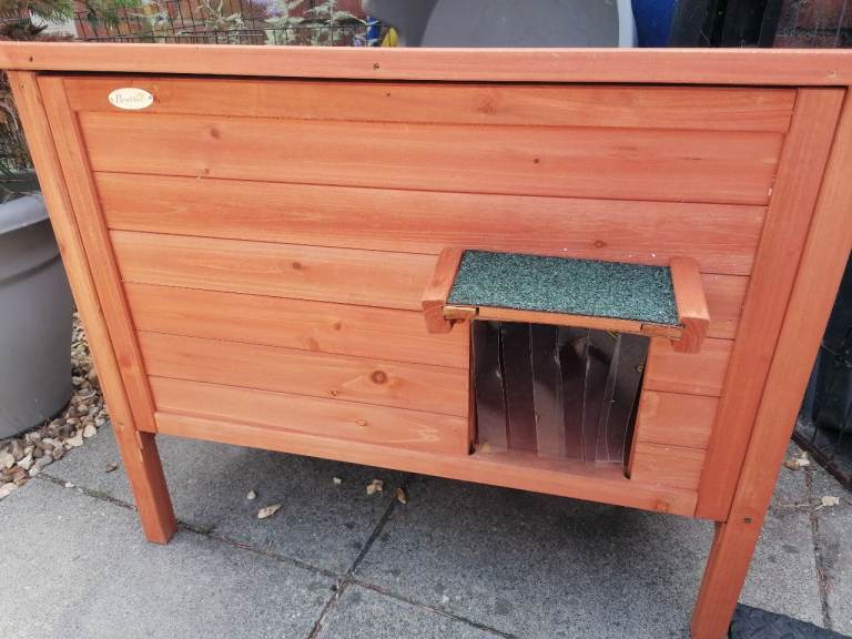 Cat/rabbit/small dog kennel house 
