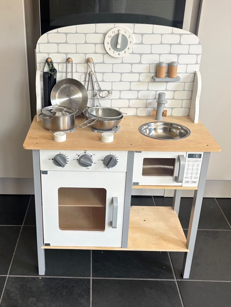 Kids Wooden Play Kitchen & Food Set – very good condition
