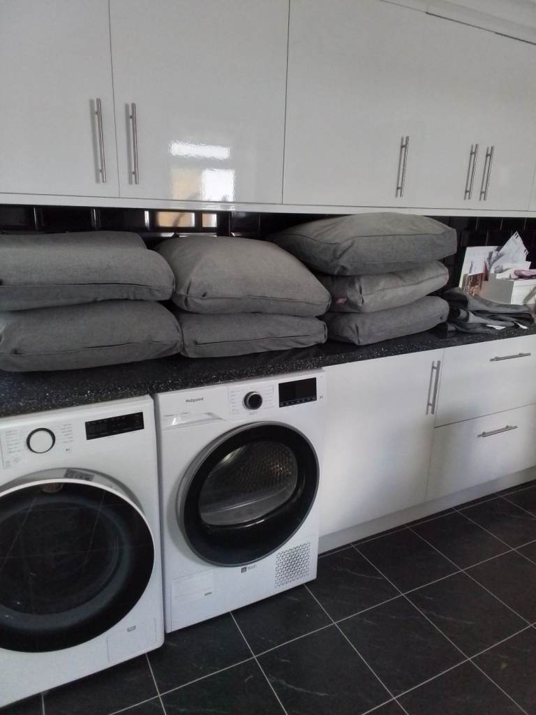 Outdoir wratten  furniture  cushions vgc 7 complete with inserts 3 just covers