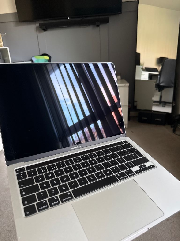 Apple MacBook Pro 13-inch (2020) with Touch Bar & ID