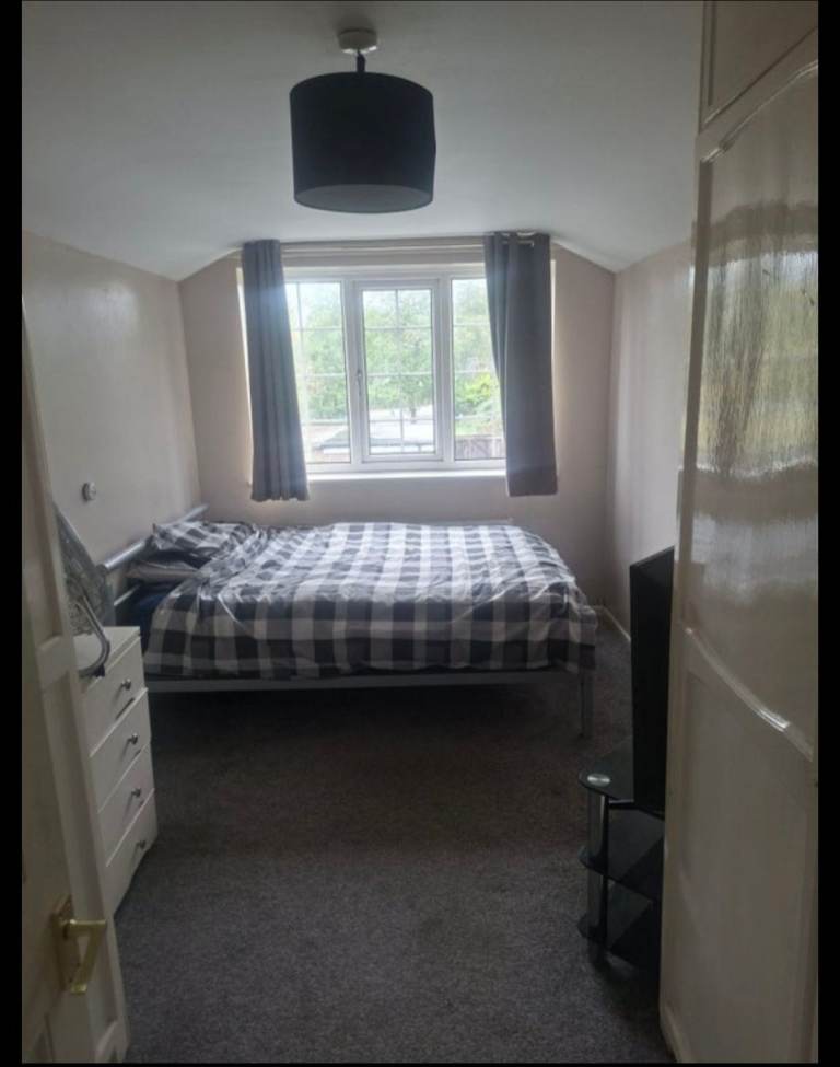 Furnished double room available to rent in Freemantle - Southampton 