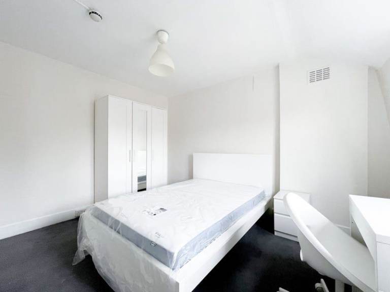 DSS UC PIP LCW CARERS BENEFITS ROOM AVAILABLE LEEDS