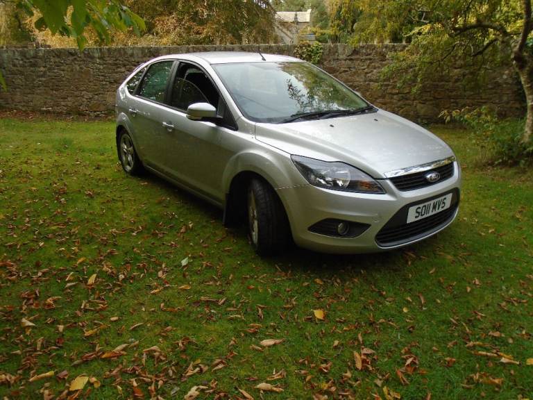 FORD FOCUS  SILVER HATCHBACK