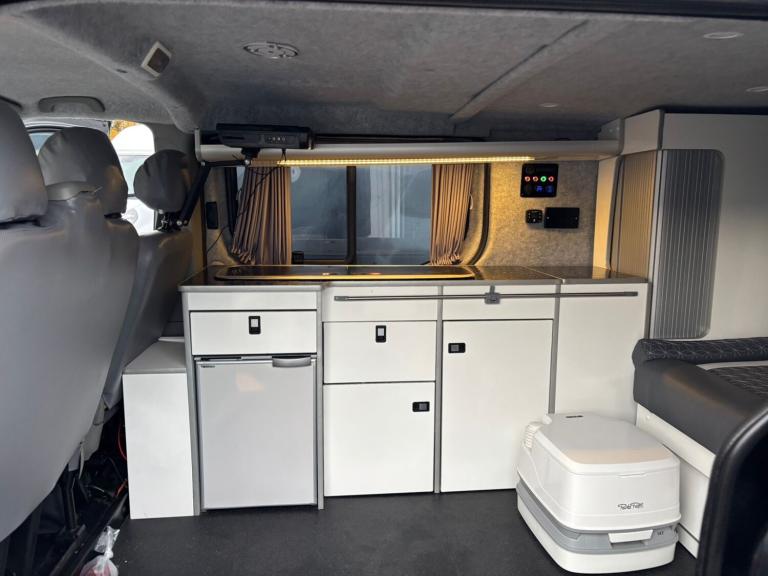 Vauxhall vivaro 2 berth camper 5 seats and 5 belts in good condition 