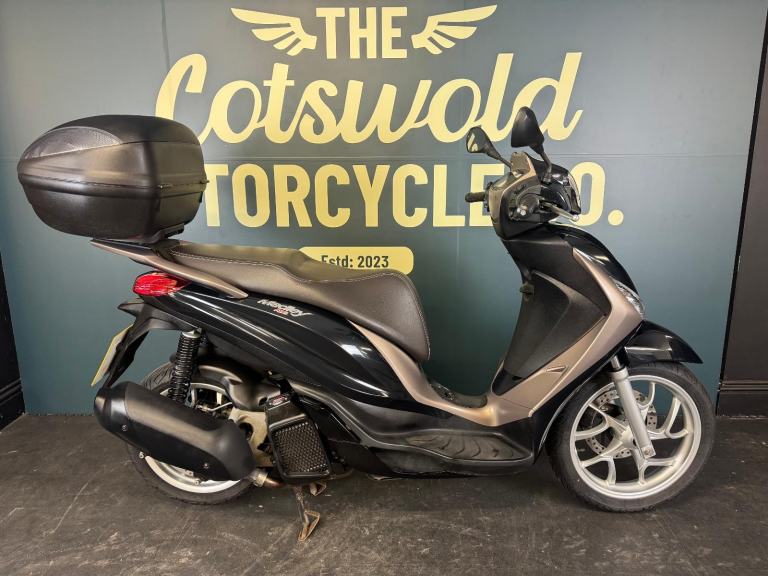 Piaggio Medley 125 WITH TOP BOX