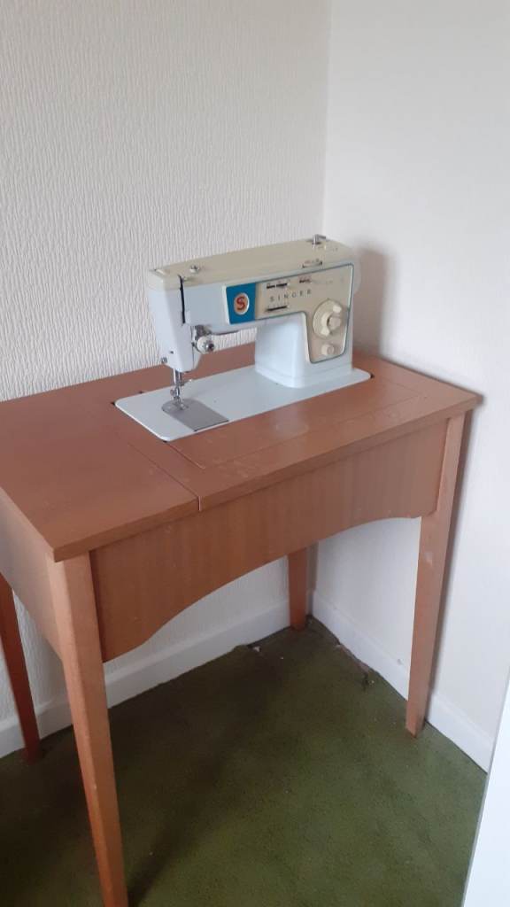 Singer sewing machine with table