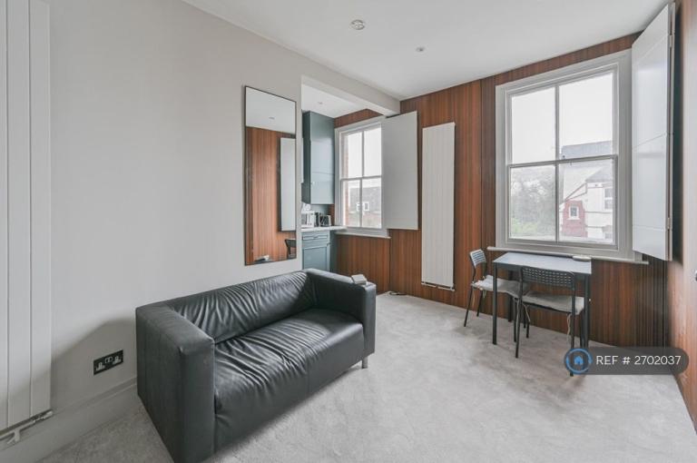 1 bedroom flat in Sternhold Avenue, London, SW2 (1 bed) (#2702037)