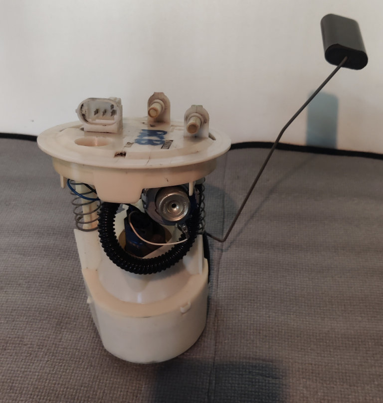 Fuel sender for MK1 Renault Megane coupe 2001.