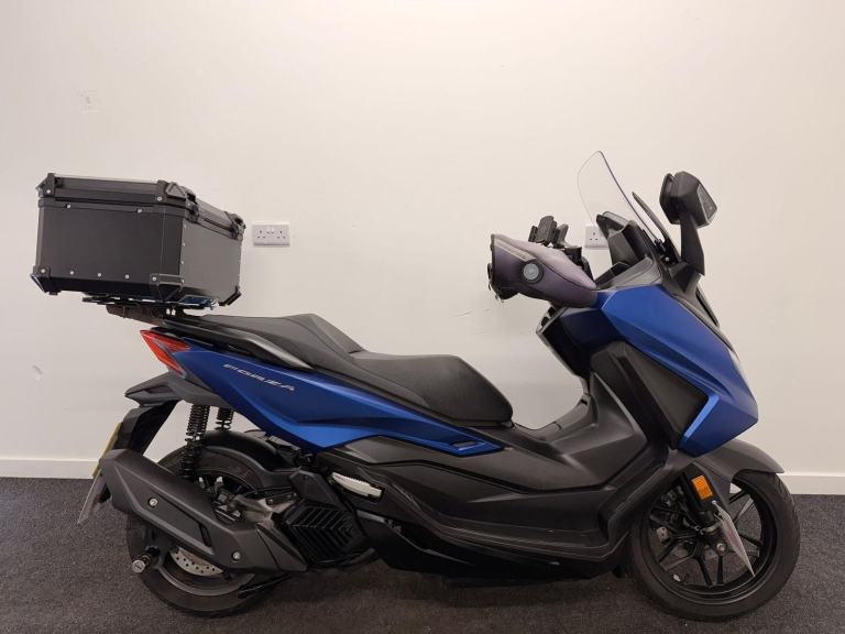 HONDA NSS125 FORZA ** LEARNER LEGAL - TOP BOX - DECEMBER 27 MOT **