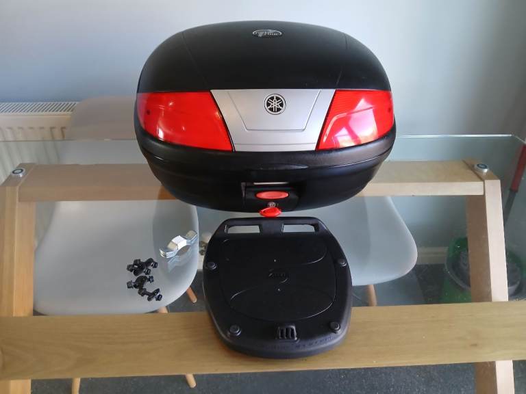 Yamaha ,givi 46 ltr topbox and plate