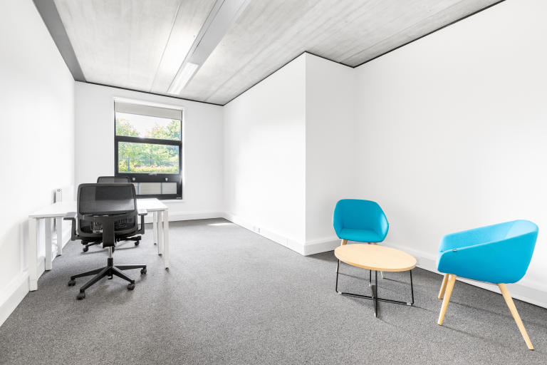 Fully Furnished 5-Desk Office to Rent in DARTFORD DA15FS