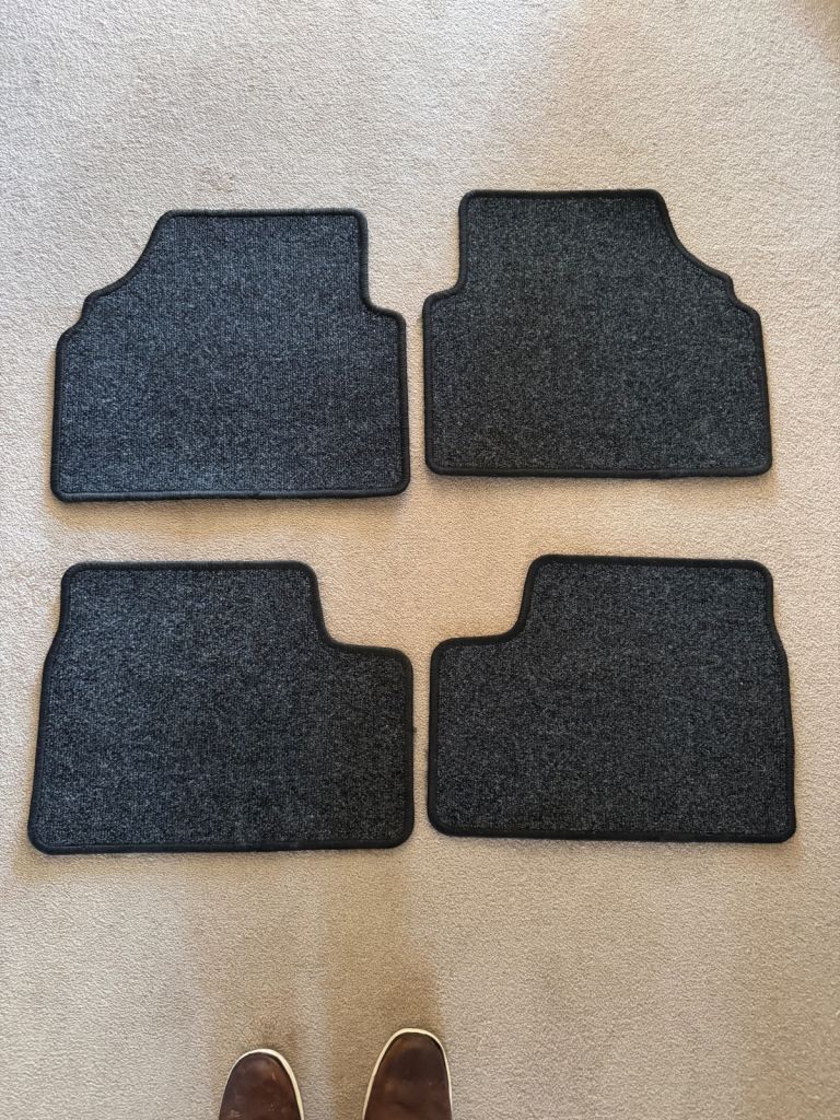 New Set of 4 Carpet Mats