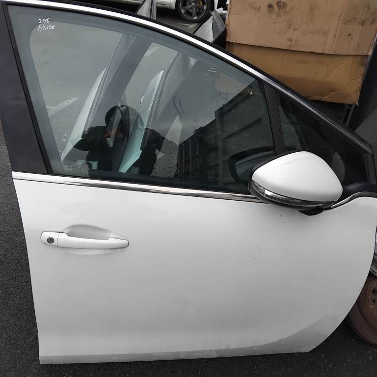 2013 PEUGEOT 208 DRIVESIDE DOOR 