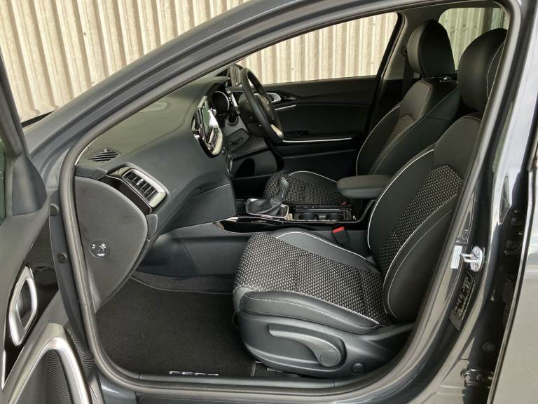2025 Kia Ceed 1.5T GDi ISG 138 3 5dr Hatchback PETROL Manual