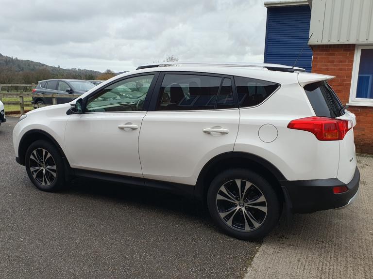 2015 Toyota RAV4 2.2 D-4D Invincible SUV 5dr Diesel Manual 4WD Euro 5 (150 ps)