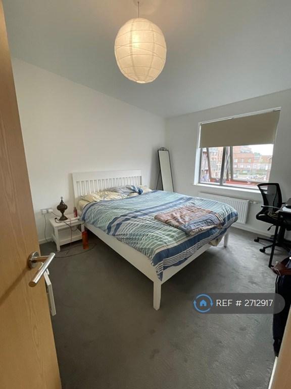 1 bedroom flat in Brent Road, London, E16 (1 bed) (#2712917)