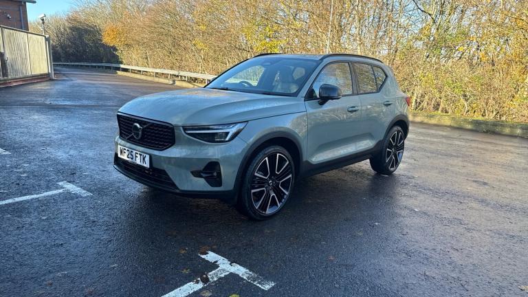 2025 Volvo XC40 2.0 B4P Ultra Dark 5dr Auto Petrol Estate Estate Petrol Automatic