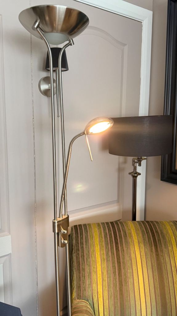 Standard lamp with reading light 