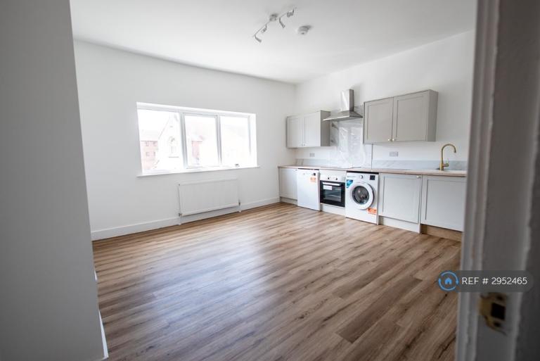 2 bedroom flat in Connaught Road, Portsmouth, PO2 (2 bed) (#2952465)