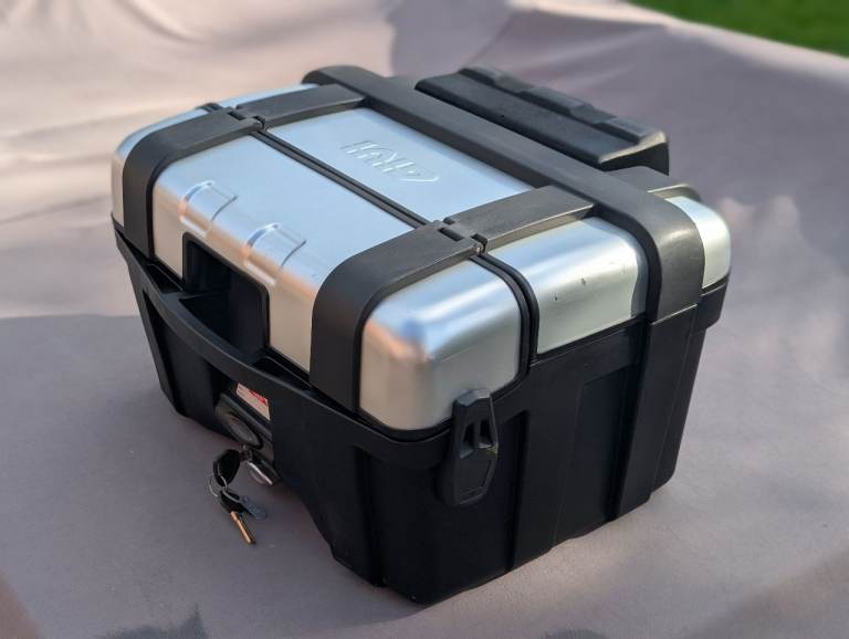 GIVI TRK46N TOP CASE Box Or Side Pannier + E118 Backrest