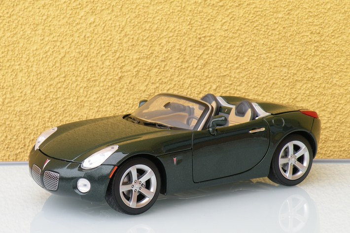 2006 Pontiac Solstice - 1/18 scale model car