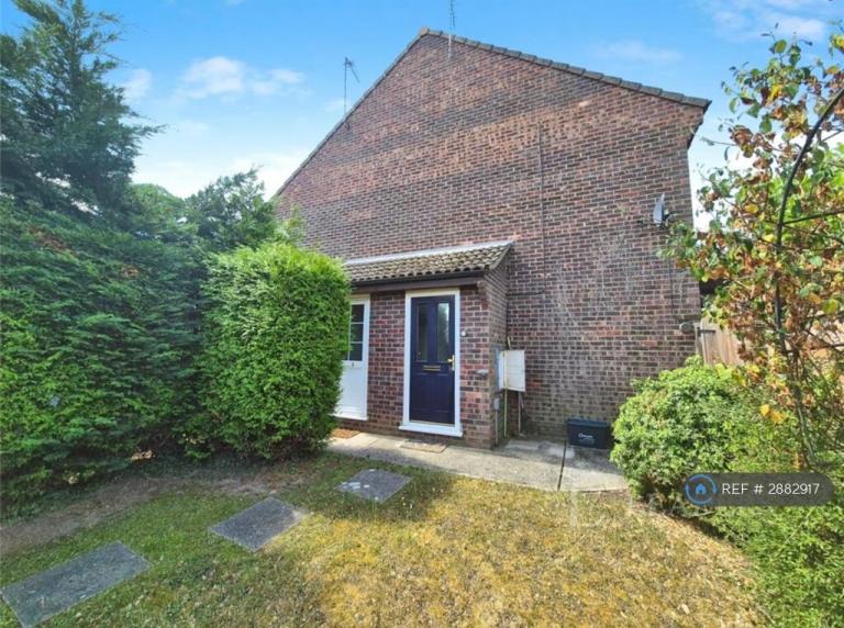 1 bedroom house in Cook Place, Chelmsford, CM2 (1 bed) (#2882917)