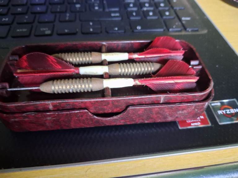 Unicorn half pint vintage darts