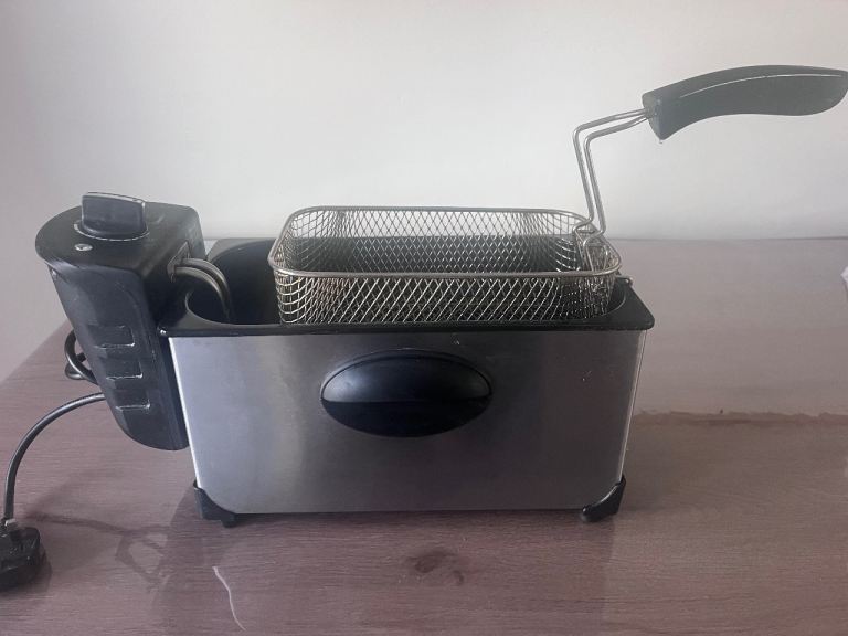 Compact Deep Fat Fryer - Good Condition £10