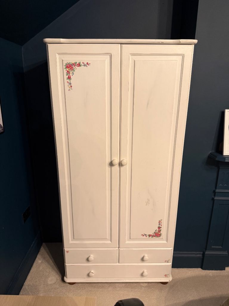 Wardrobe and side table 