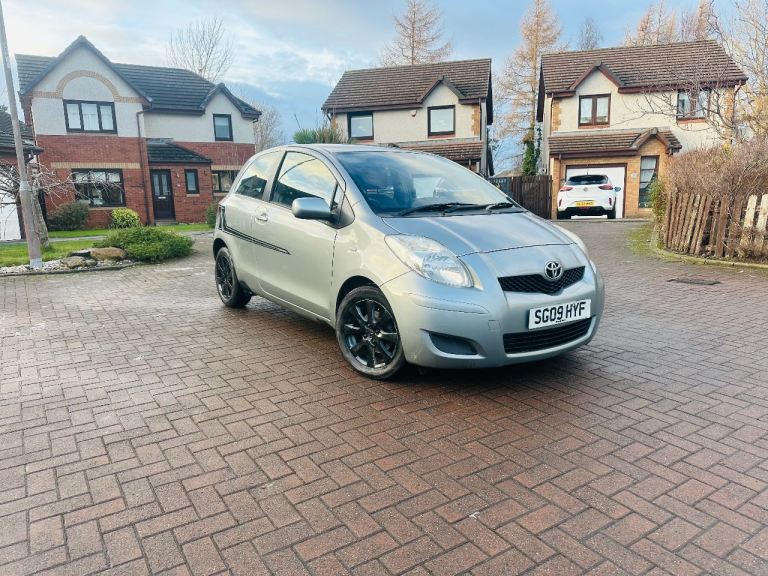 Toyota Yaris Tr 2009 6. speed Manual  1.3 petrol  100k 6 months MOT LEZ Compliant 