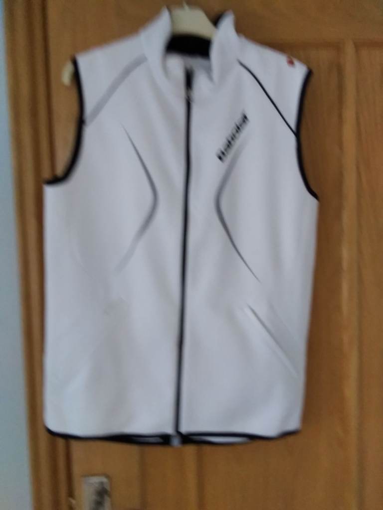 Babalot tennis Unisex white gilet in large