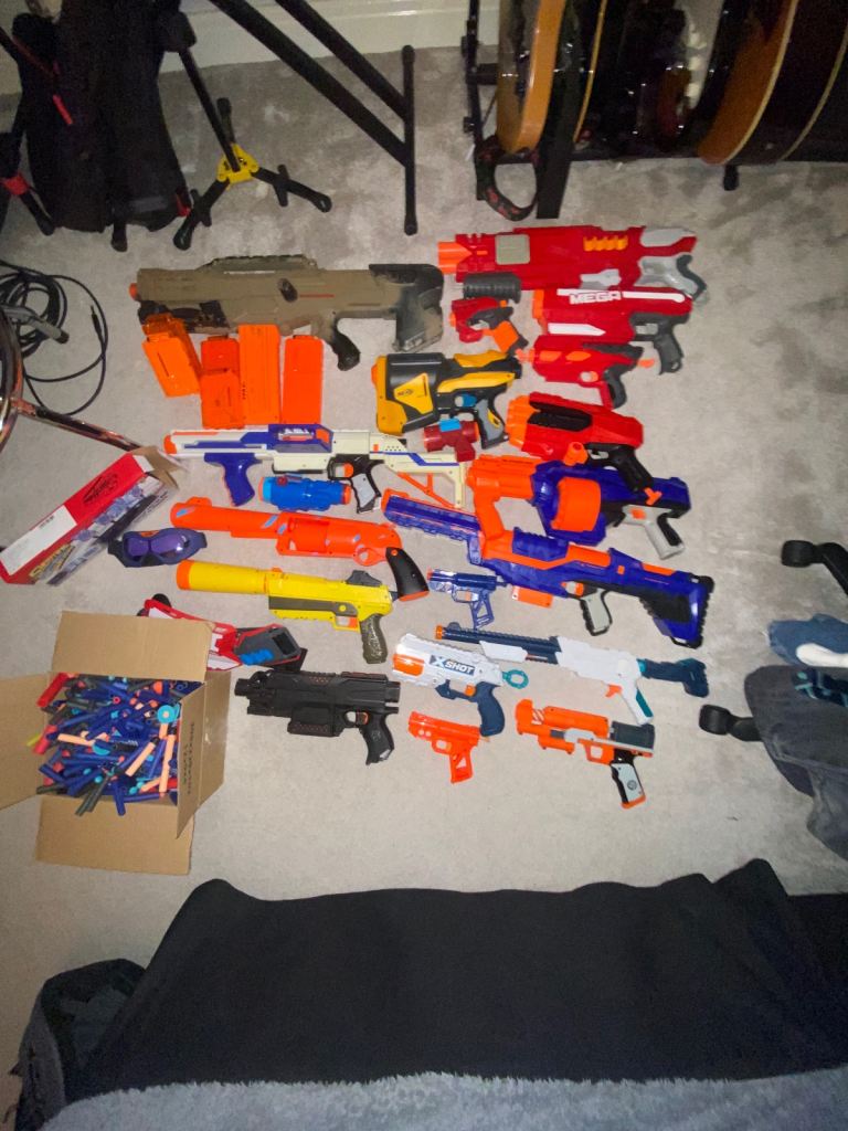 Bundle of nerf gun toys